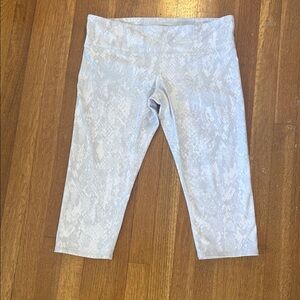 ALO Cropped Leggings Womens Size Large Snake Print